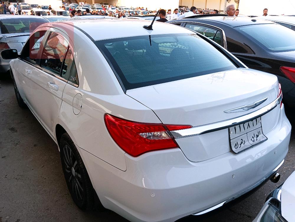كرايسلر 200